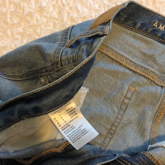 AE Ripped Mom Jean - Picture 7 of 8